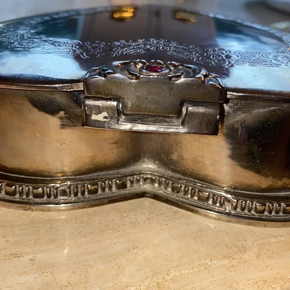 Vintage Jewelry Box Chrome Heart Velvet Inside Extra Large Substantial 80’s - Picture 5 of 6